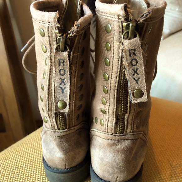 Roxy lace up concord boots with studded detail and back zipper. Size 6. - Picture 3 of 4